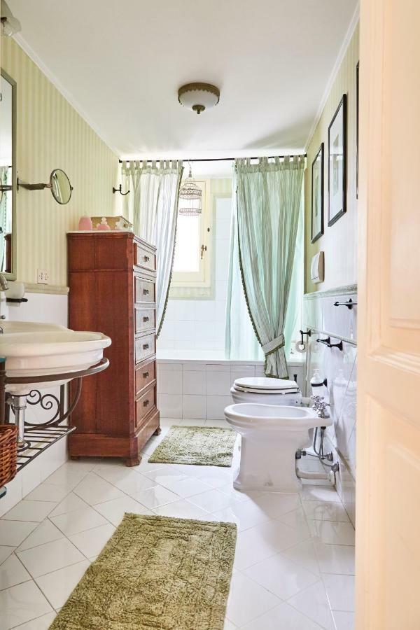 Suite Klimt P.Zza Amedeo Naples Exterior photo