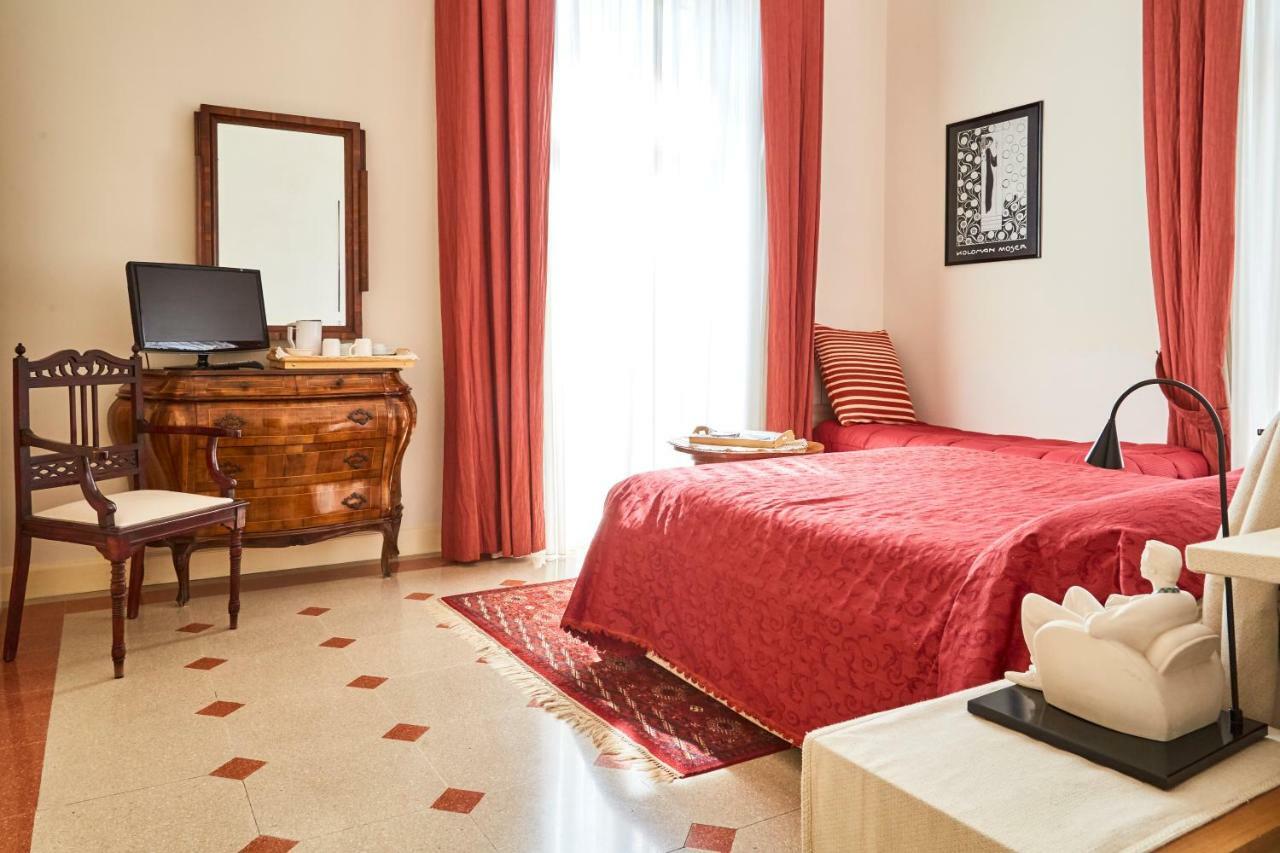 Suite Klimt P.Zza Amedeo Naples Exterior photo