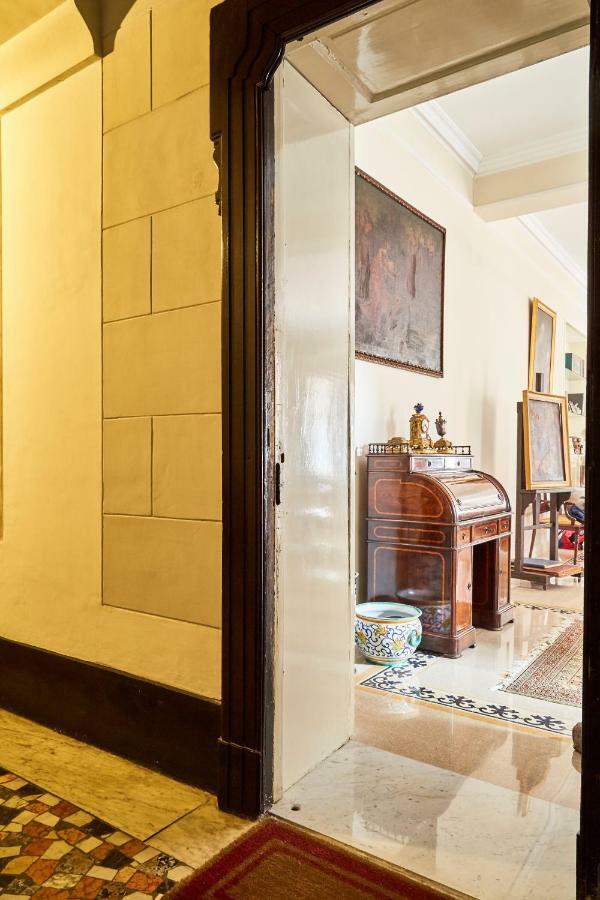 Suite Klimt P.Zza Amedeo Naples Exterior photo